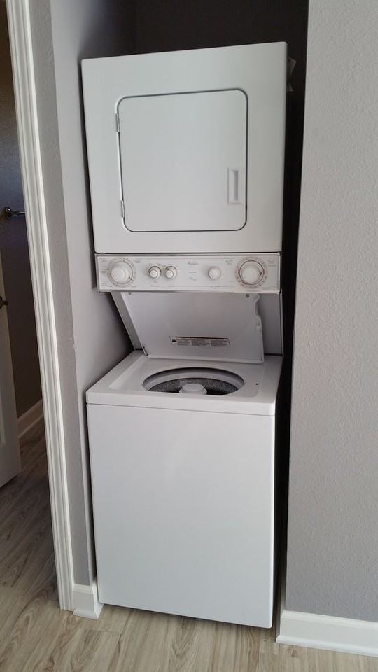 341 Angel Ave - Photo 4 of 9