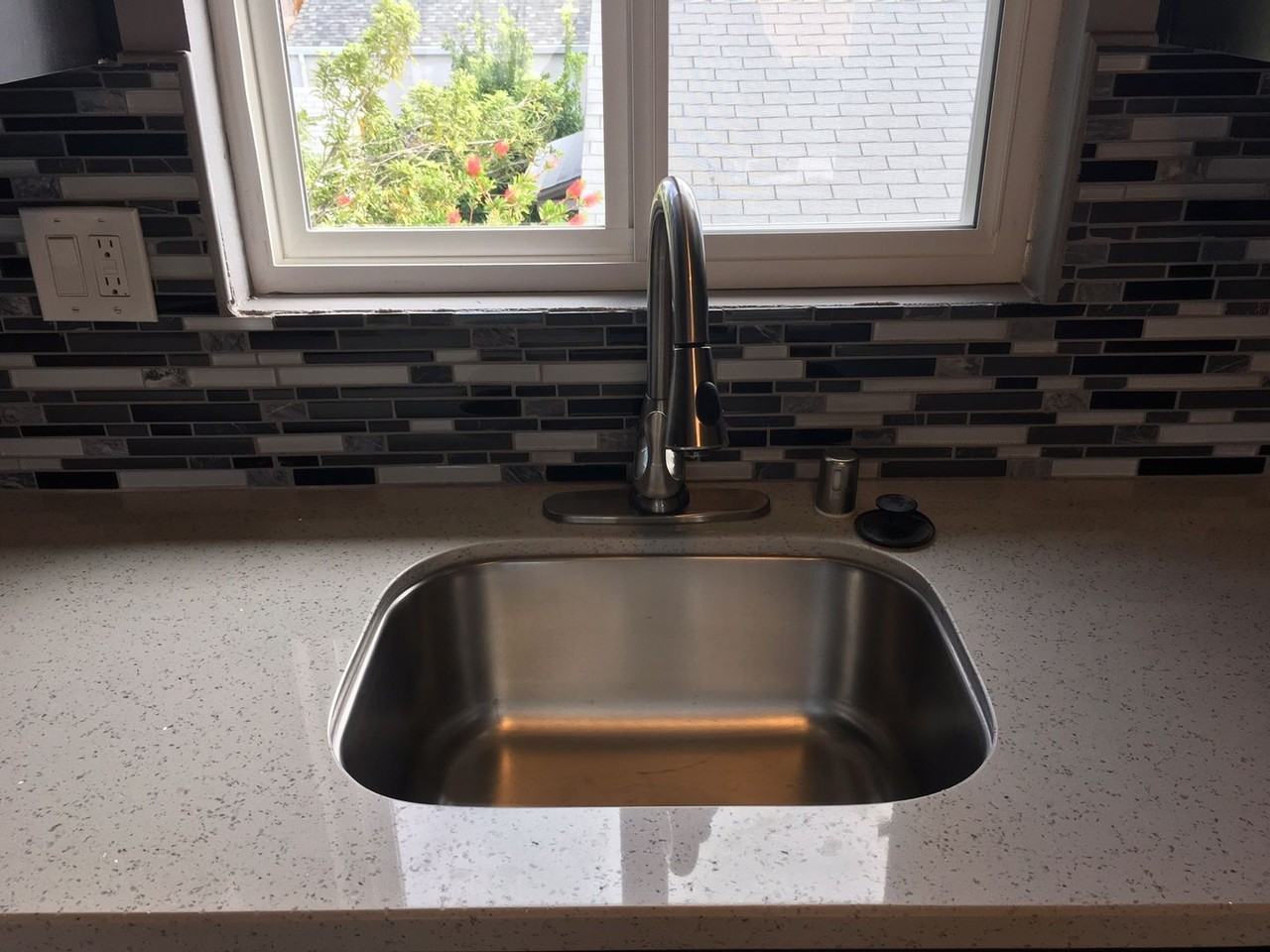 341 Angel Ave - Photo 6 of 9