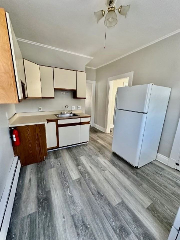 438 Harvey Ave - Photo 4 of 12