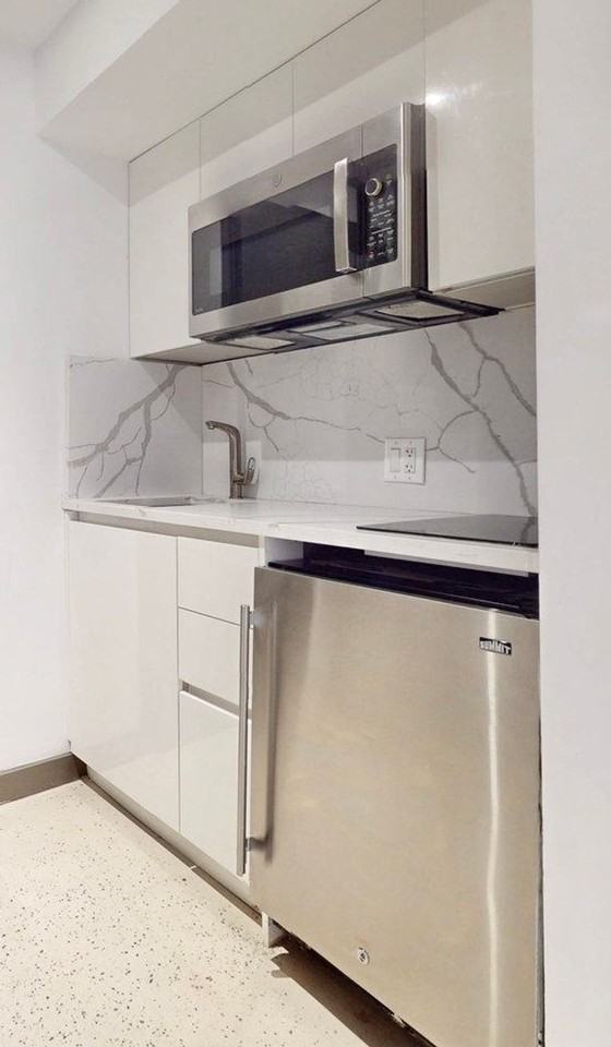 810 Broad Apartments - Photo 3 of 6