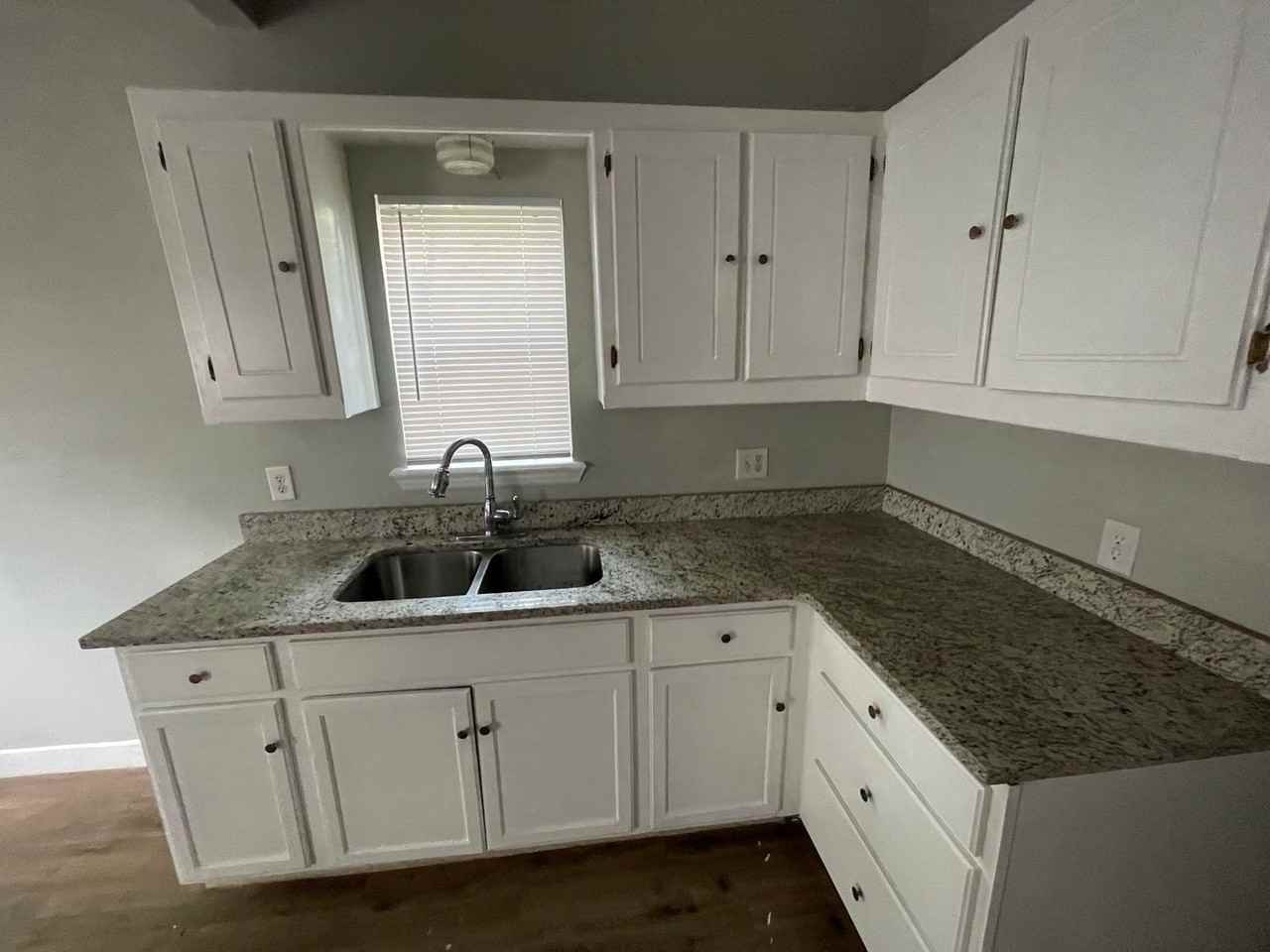 856 Mulberry St - Photo 3 of 4