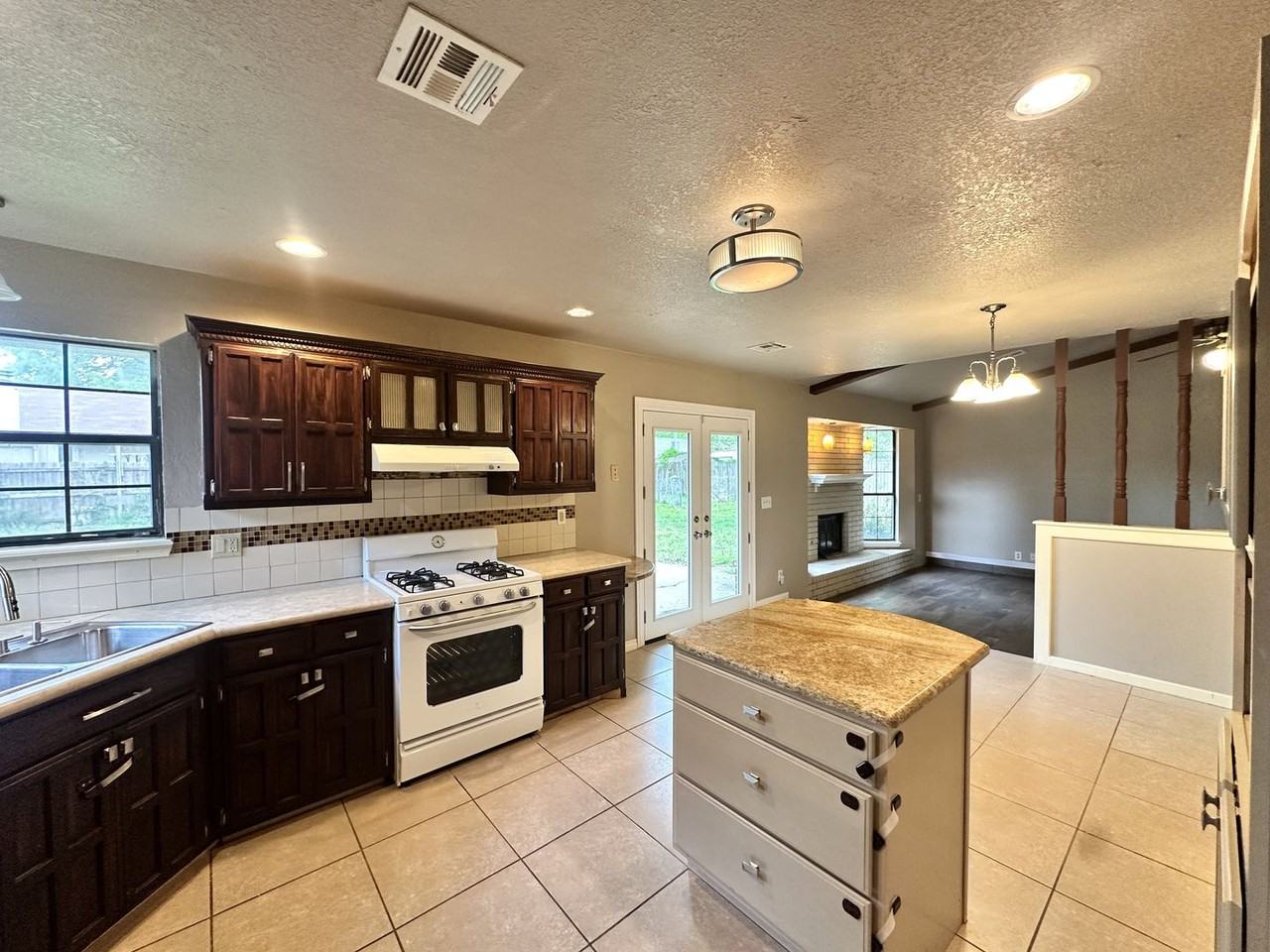 1324 W Inglewood St - Photo 4 of 15