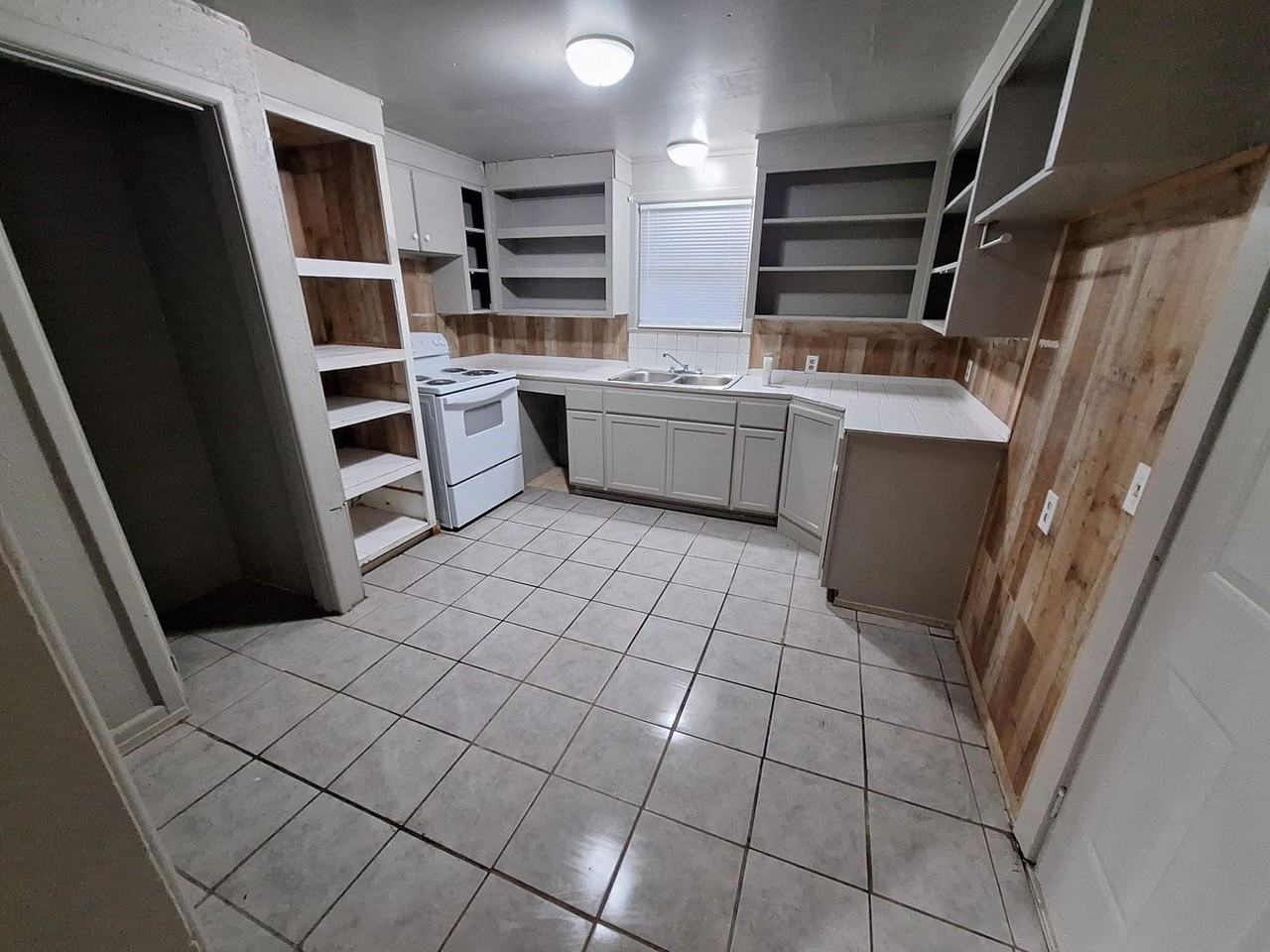 725 Shelton St - Photo 5 of 16