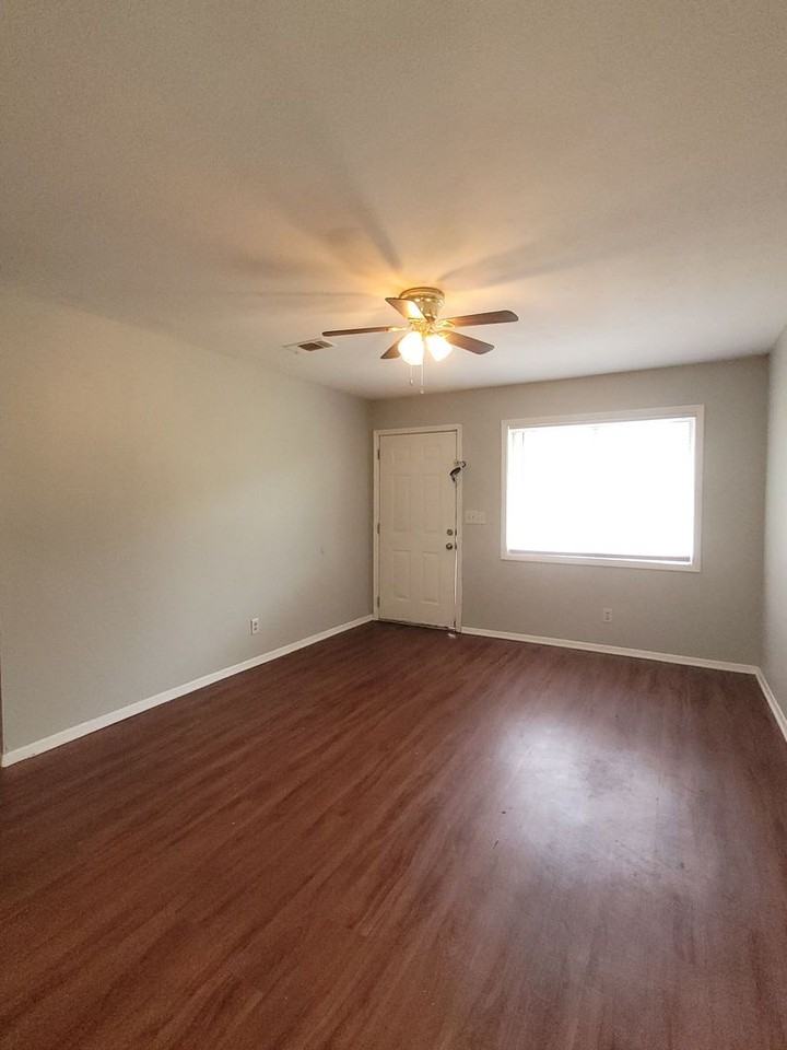 1519 Coffee Ct - Photo 2 of 9