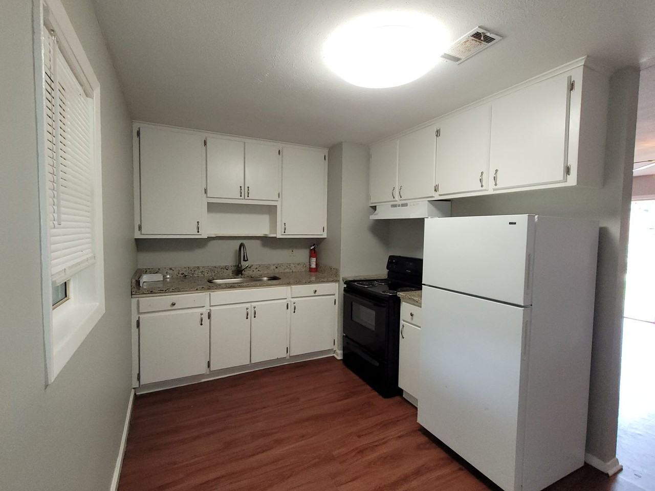 1519 Coffee Ct - Photo 3 of 9