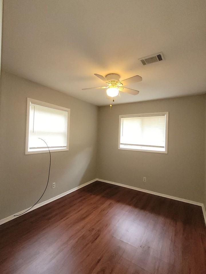 1519 Coffee Ct - Photo 5 of 9