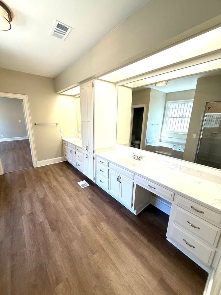 2631 Girard St - Photo 7 of 20