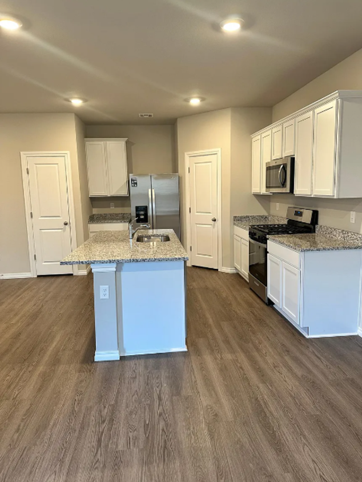 3117 Stonewall Dr - Photo 6 of 13