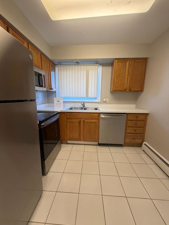 304 N Carter St #102 - Photo 7 of 24