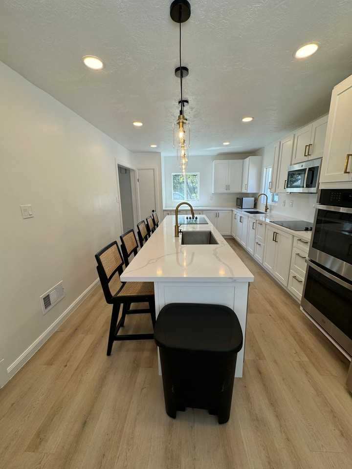 The Yellow House - Photo 2 of 13