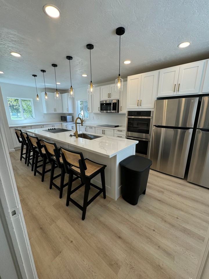 The Yellow House - Photo 4 of 13