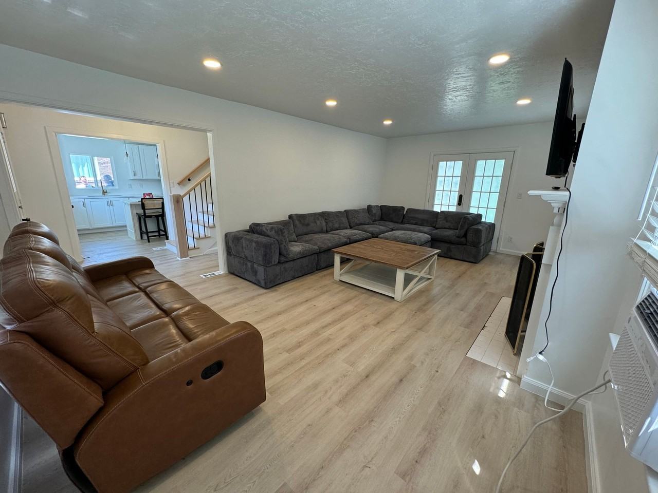 The Yellow House - Photo 5 of 13