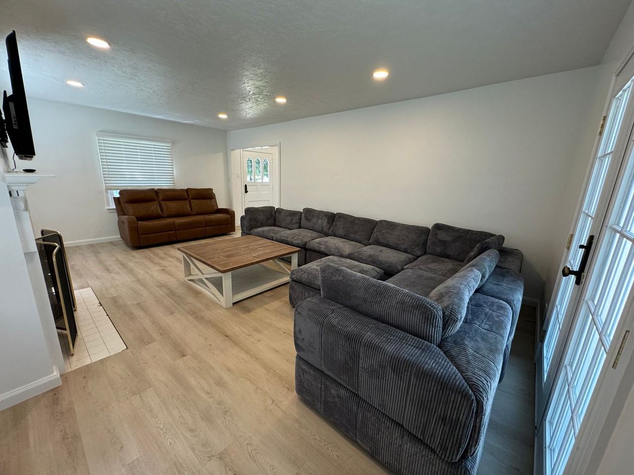 The Yellow House - Photo 6 of 13