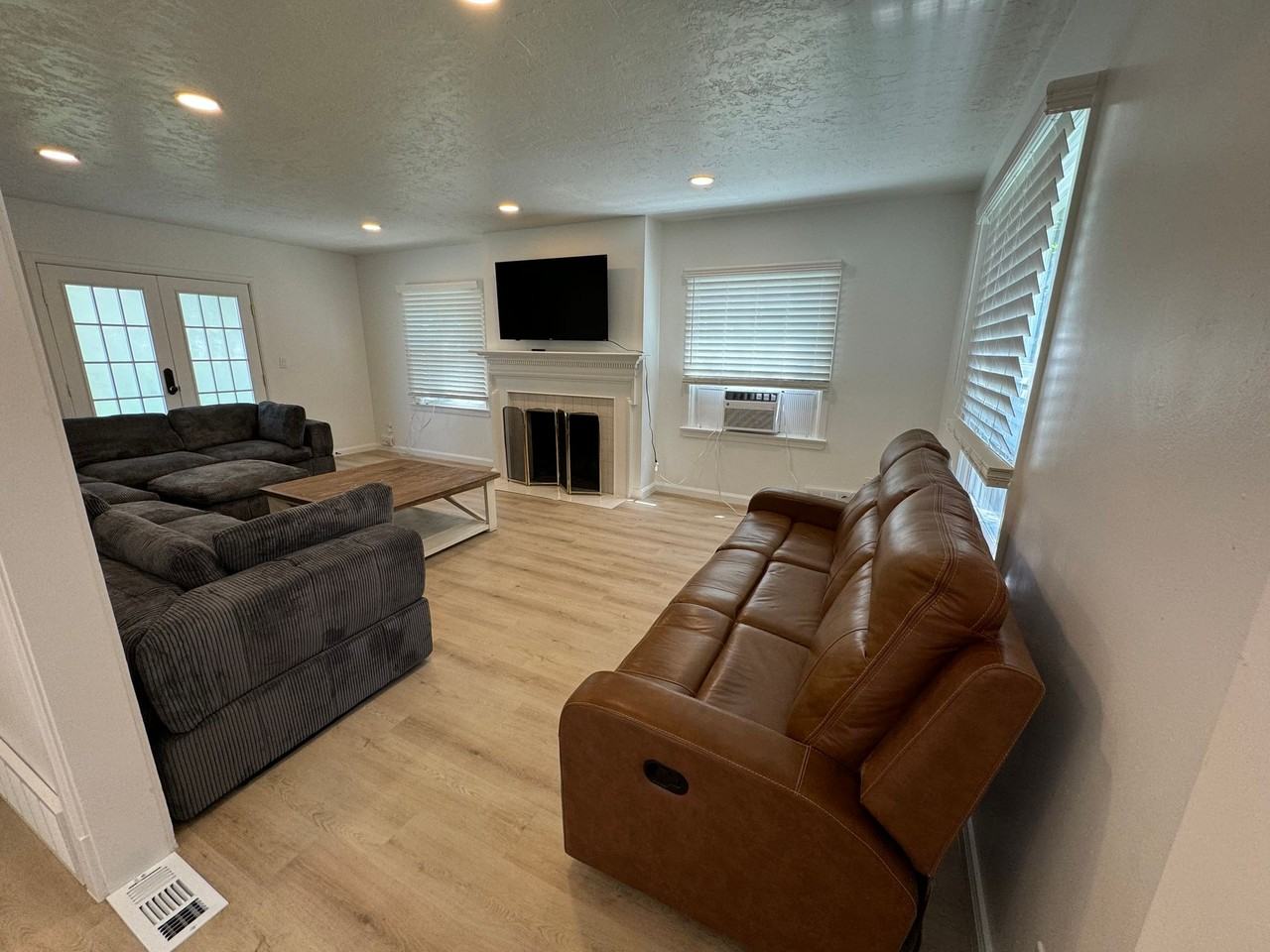 The Yellow House - Photo 7 of 13