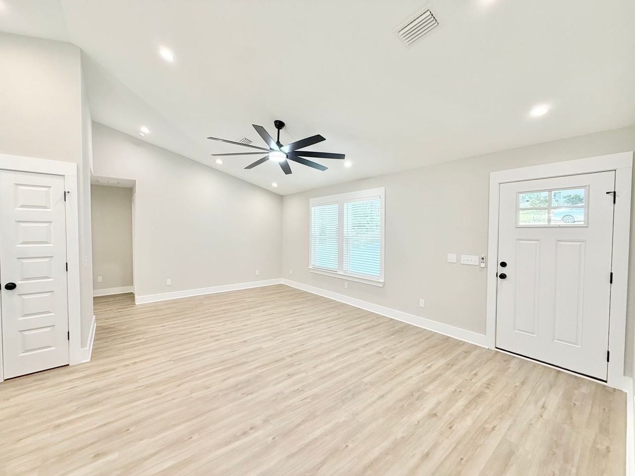 478 Ronda St - Photo 2 of 15