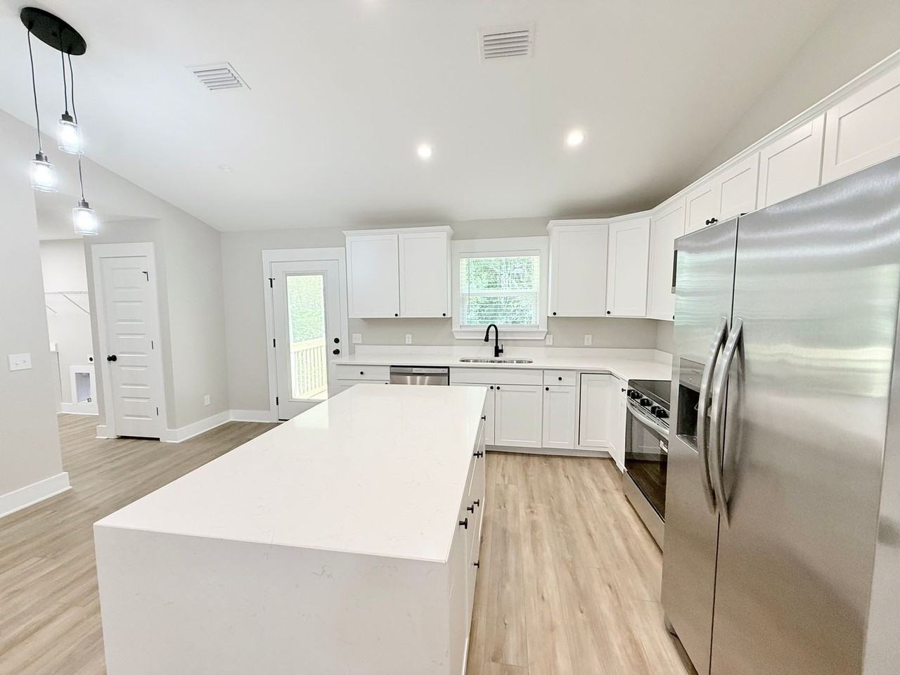 478 Ronda St - Photo 5 of 15