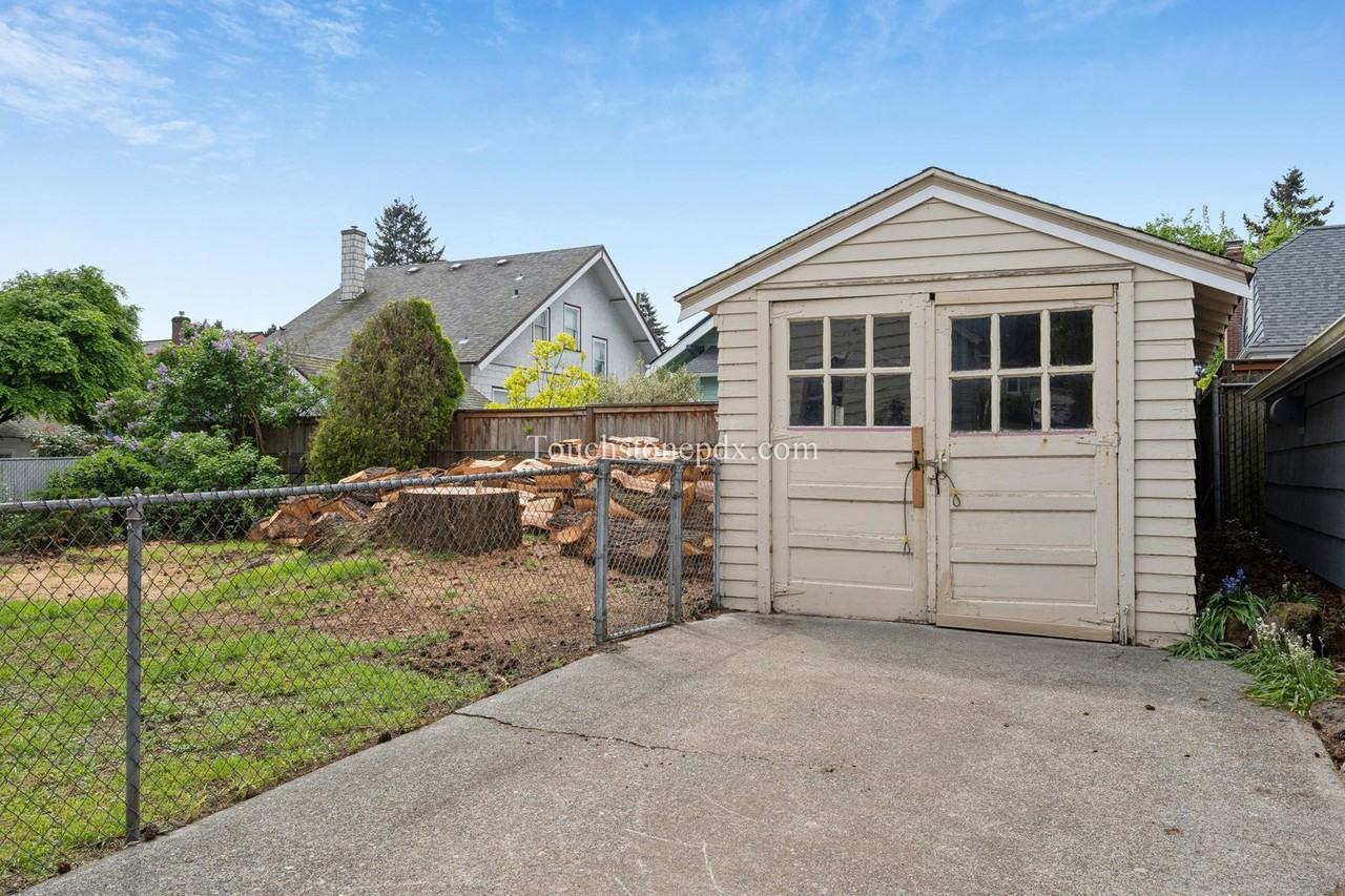 1623 Ne 56th Ave - Photo 4 of 44