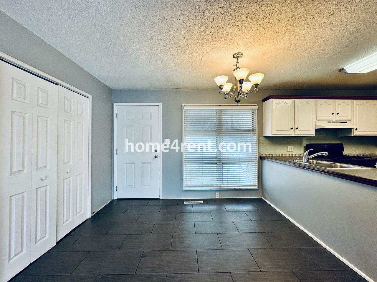 7620 Mohawk St - Photo 4 of 36