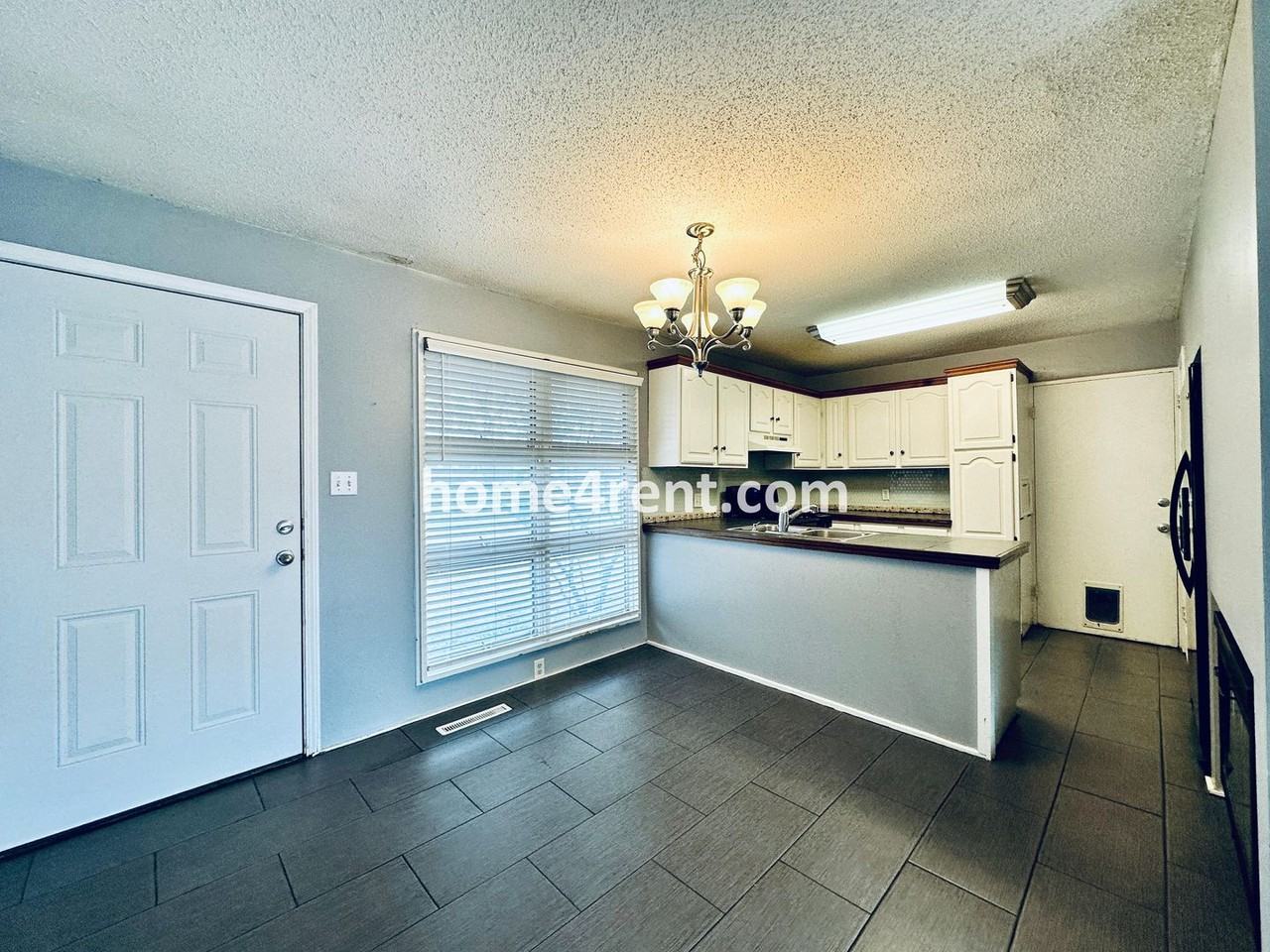 7620 Mohawk St - Photo 5 of 36