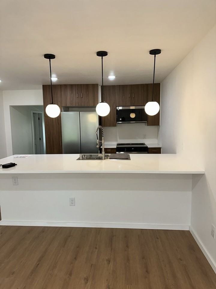 305 Rowland Dr - Photo 2 of 3