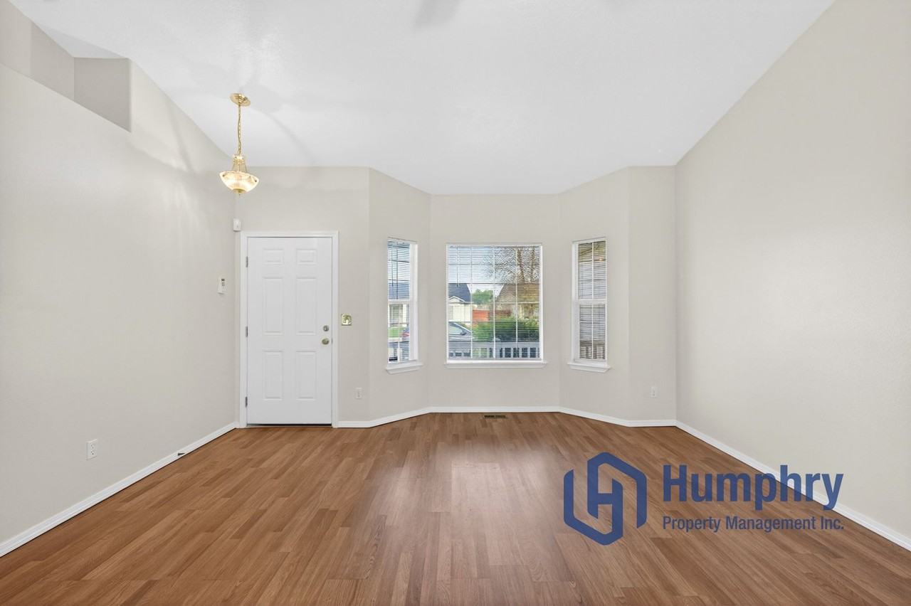 2424 S Bluegrass Dr - Photo 6 of 32