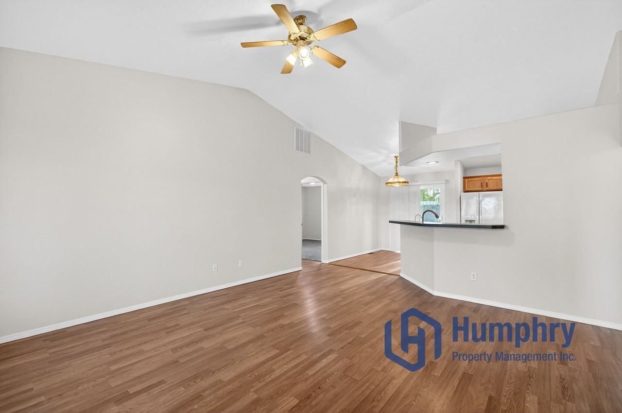 2424 S Bluegrass Dr - Photo 7 of 32