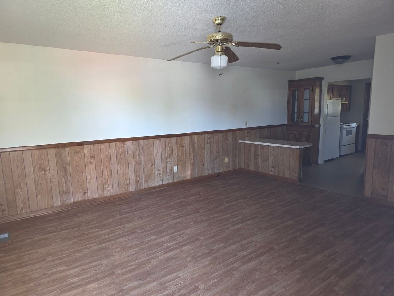 1297 Ellis Ave - Photo 2 of 9