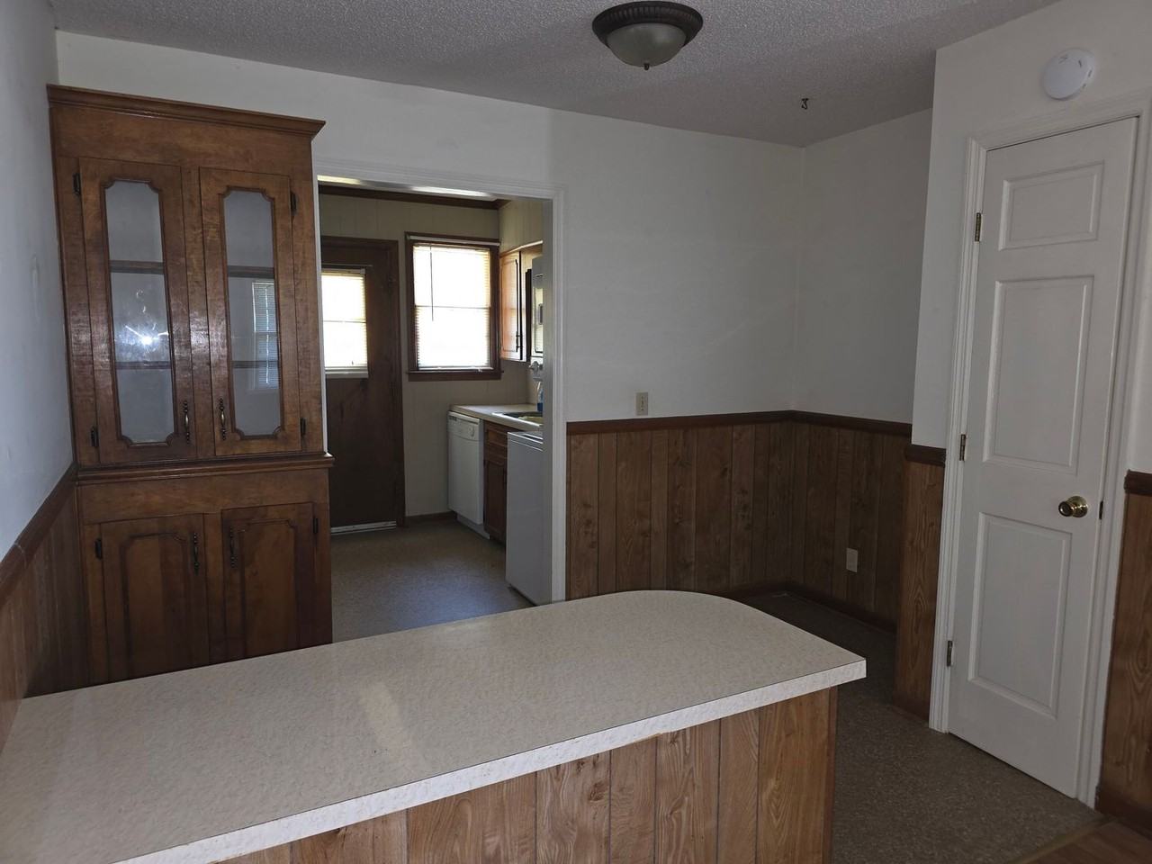 1297 Ellis Ave - Photo 3 of 9