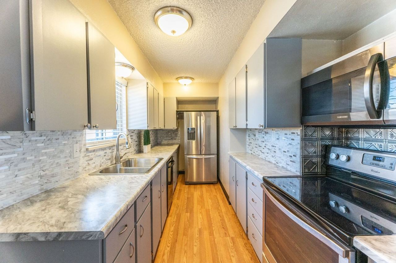 954 S Miller St - Photo 2 of 24