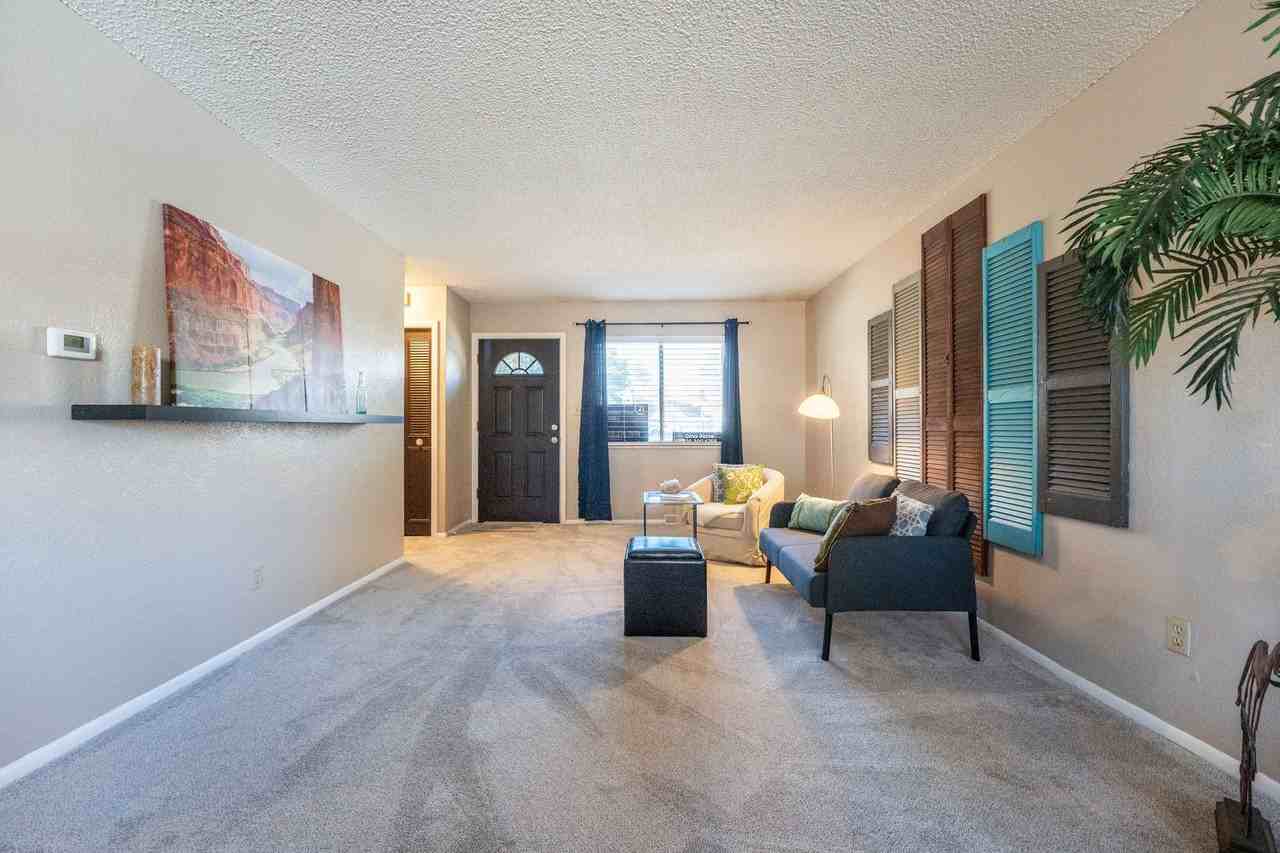 954 S Miller St - Photo 5 of 24