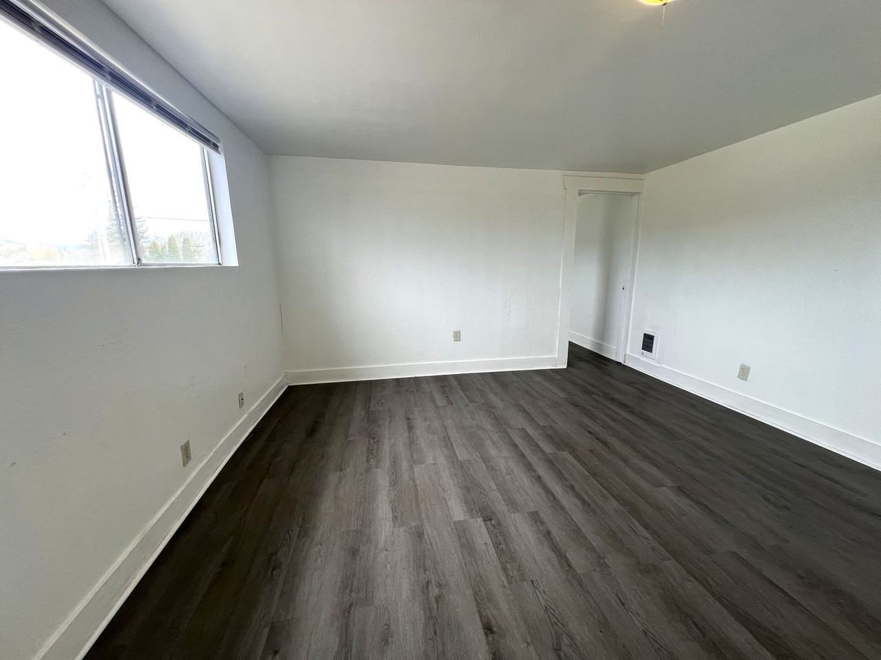 93677 Newport Ave - Photo 2 of 10