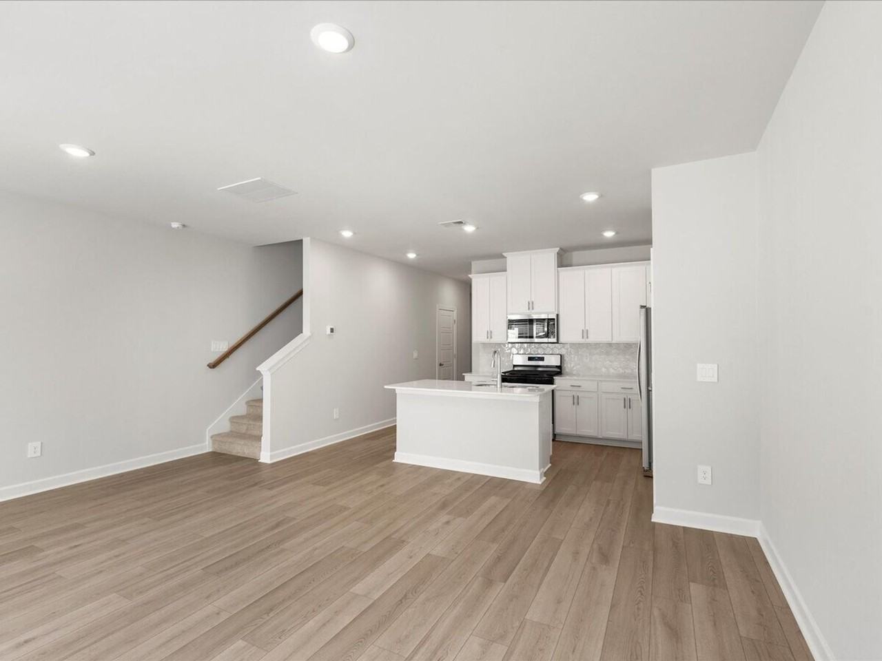 855 Ernest Ln - Photo 4 of 11