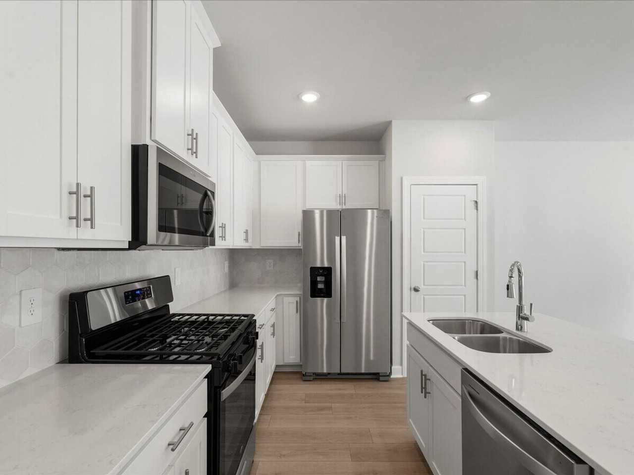 855 Ernest Ln - Photo 5 of 11