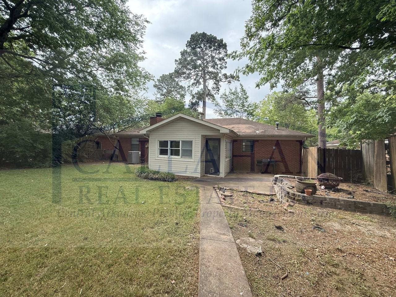 7420 Illinois St - Photo 3 of 17