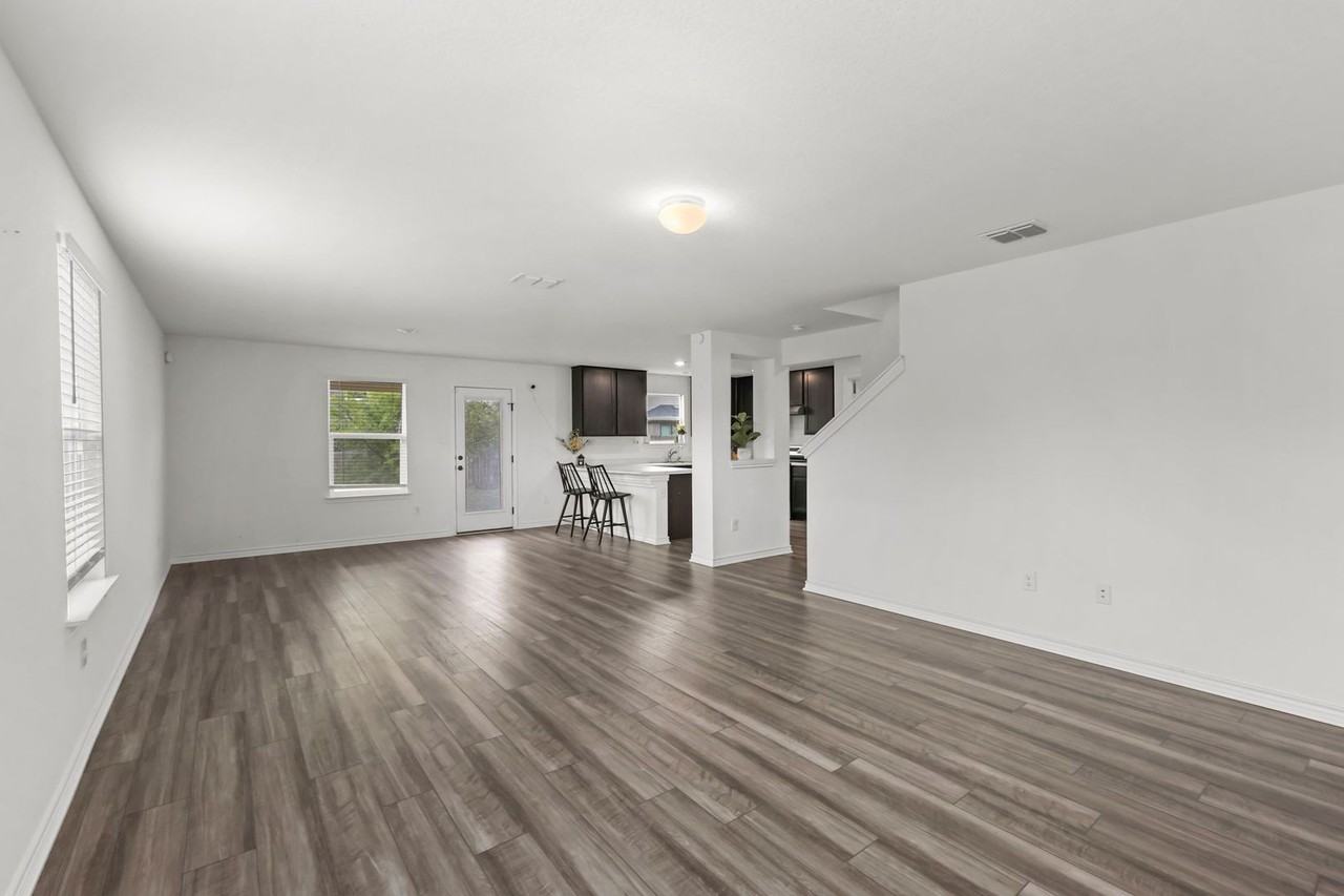 4703 Plaza Ctr - Photo 2 of 28