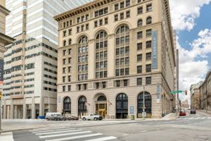 featured image of 10 N Calvert St