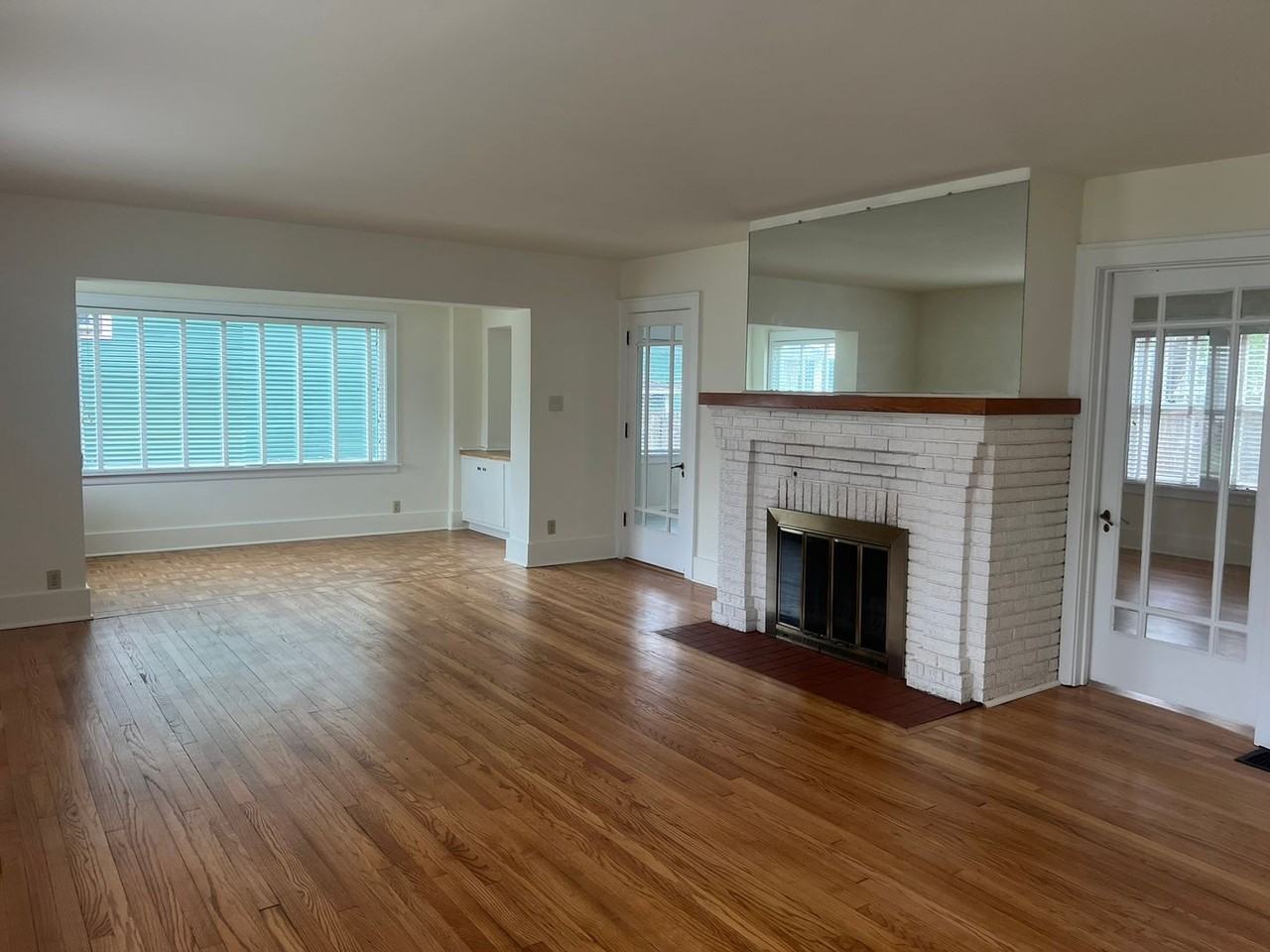 240 W Locust St - Photo 4 of 19