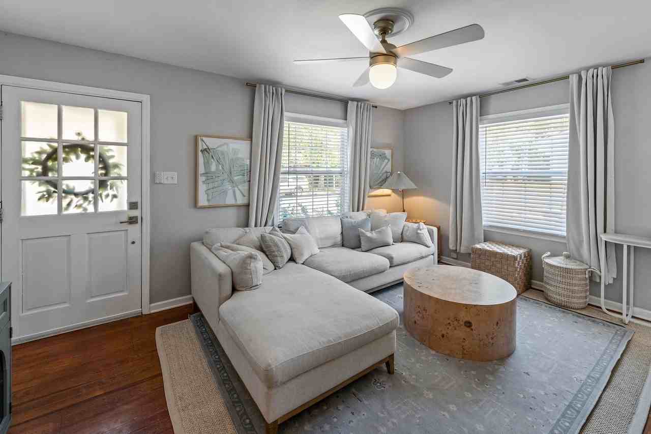 1511 E 48th St - Photo 7 of 33