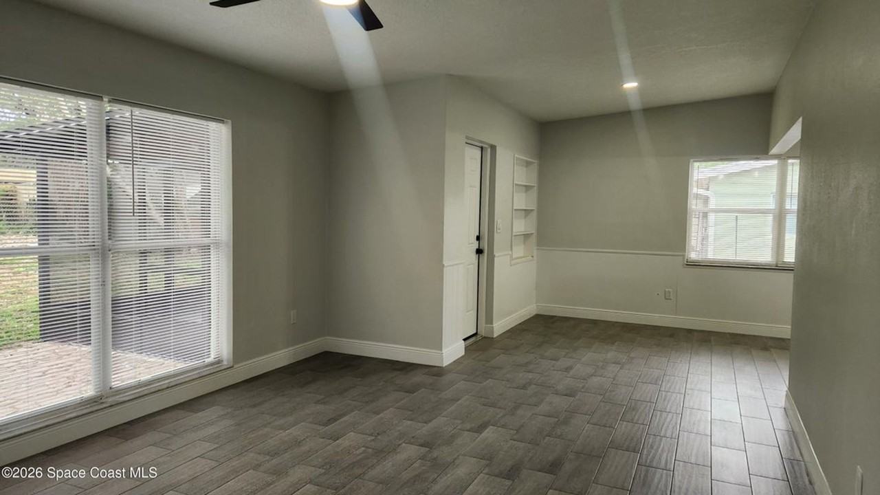 102 S Christmas Hill Rd - Photo 2 of 18