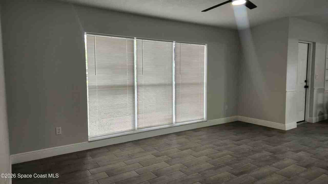 102 S Christmas Hill Rd - Photo 4 of 18