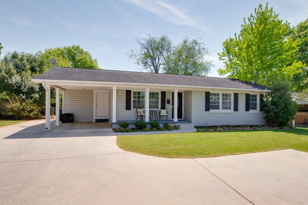 215 Drake Ave Sw - Photo 3 of 20