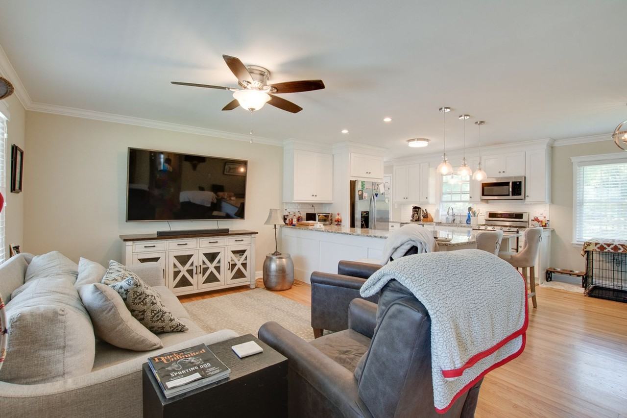 215 Drake Ave Sw - Photo 4 of 20