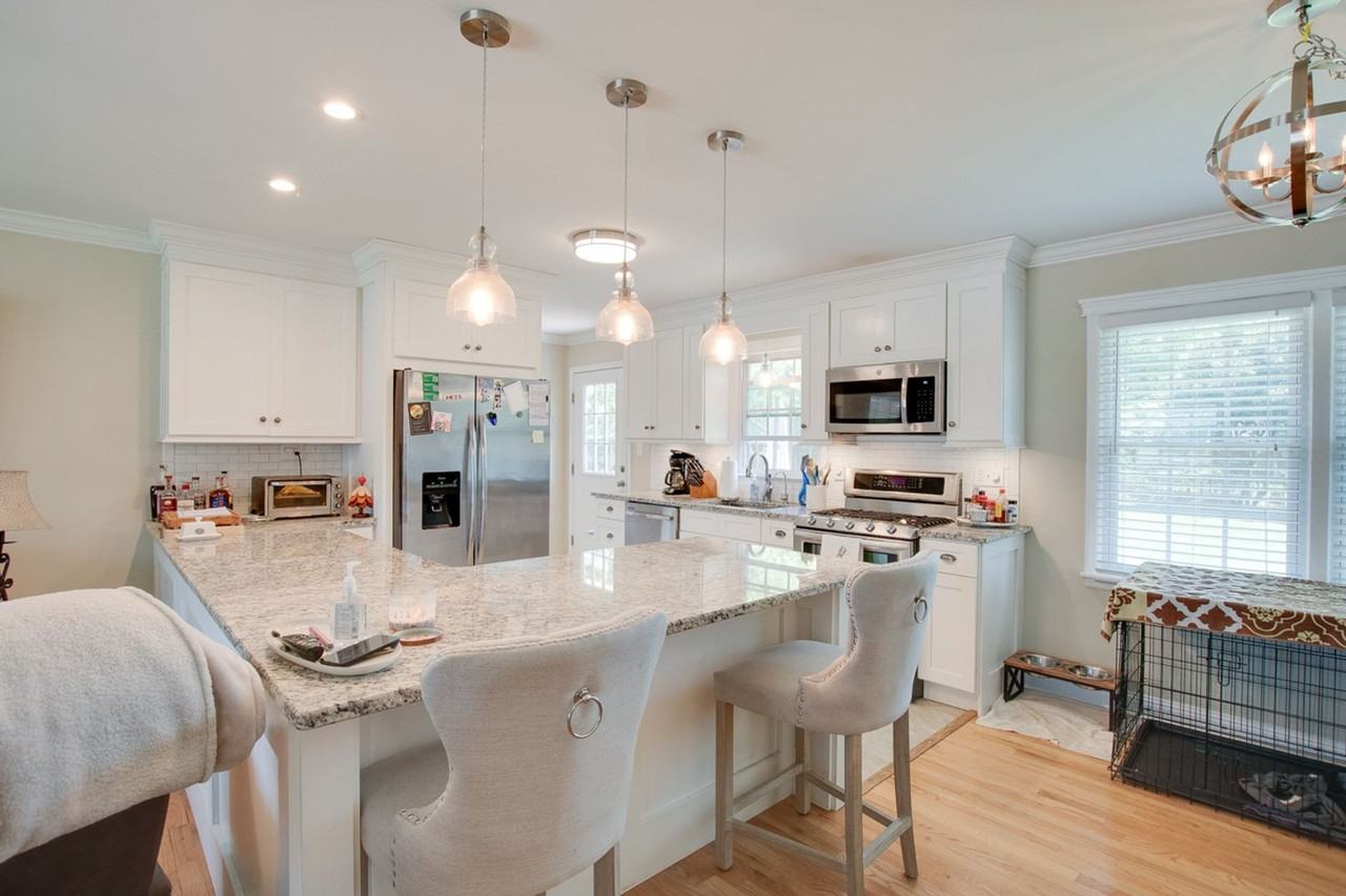 215 Drake Ave Sw - Photo 6 of 20