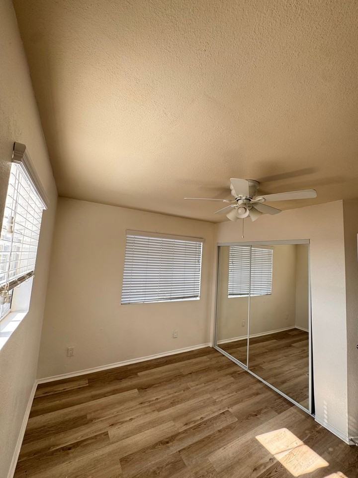 1060 McFarland Avenue, Wilmington CA 90744 - Photo 4 of 43