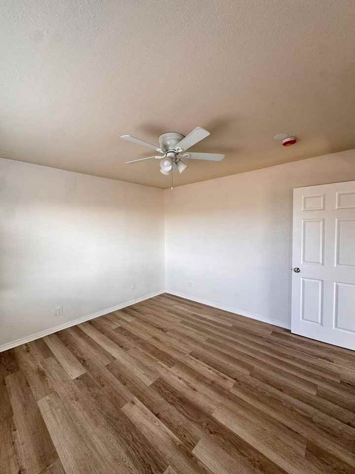 1060 McFarland Avenue, Wilmington CA 90744 - Photo 5 of 43