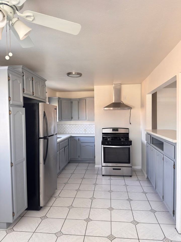 1060 McFarland Avenue, Wilmington CA 90744 - Photo 7 of 43