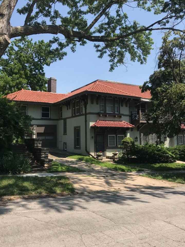 203 N Indiana Ave - Photo 2 of 3