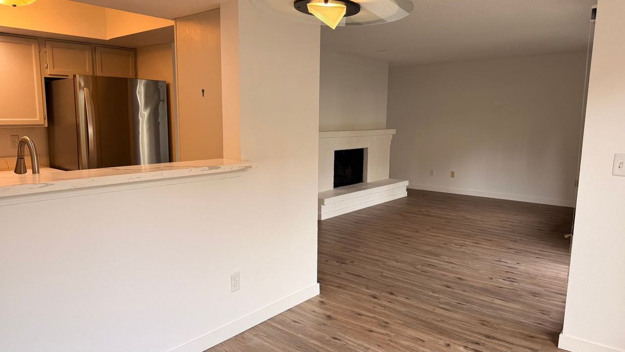 12904 126th Ct Ne #J103 - Photo 2 of 10