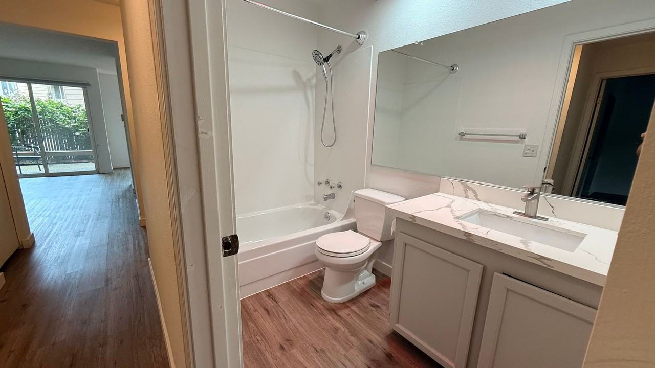 12904 126th Ct Ne #J103 - Photo 6 of 10