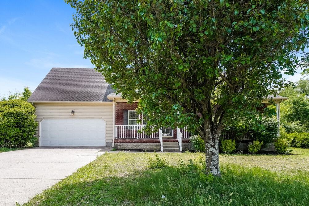 906 Tal Ln